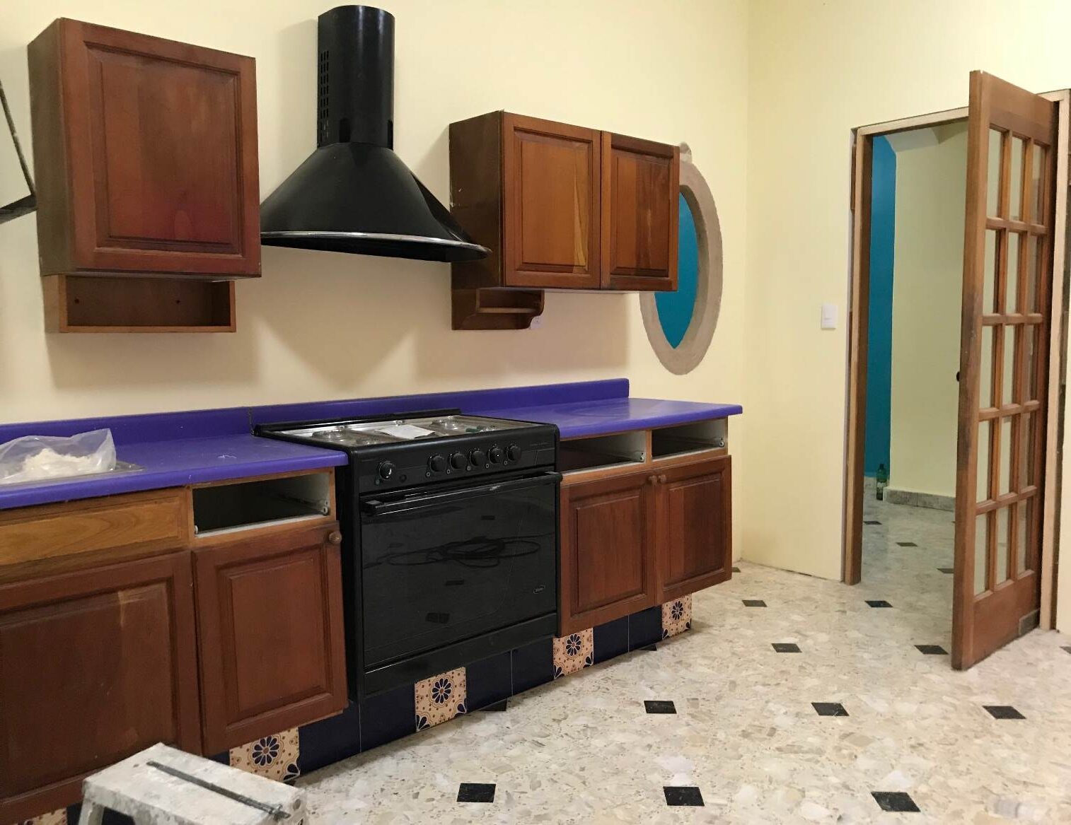Remodelación de interiores que transformó los espacios existentes, integrando funcionalidad, modernidad y estilo para mejorar la habitabilidad y confort del hogar.